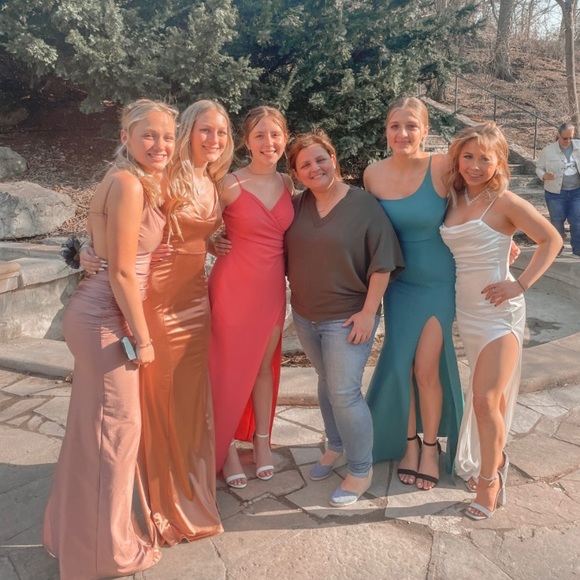 PROM DRESS 💙 - Picture 2 of 3